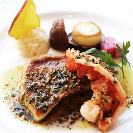 季節の魚とオマール海老のポワレ ブールノワゼットソース