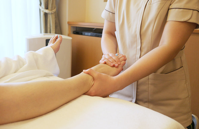 英国式リフレクソロジー (足裏マッサージ)の写真