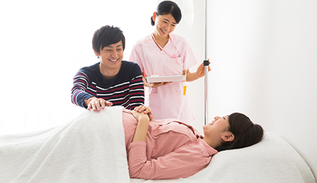 入院中の妊婦の写真