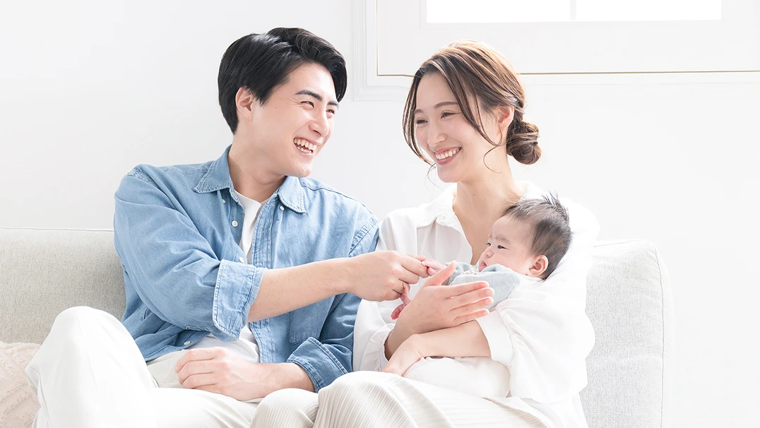 夫婦と赤ちゃんの写真